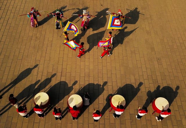 贵州龙里:古老花灯戏 校园有传人