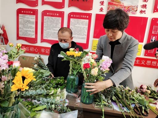 西宁市兴胜巷社区:学党史助残插花扮靓生活