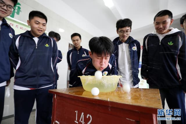 湖南省资兴市立中学:快乐减压 迎接高考
