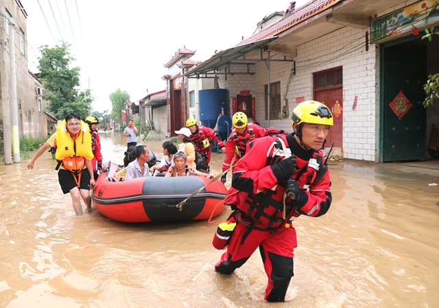 致敬!暴雨中的橙色力量