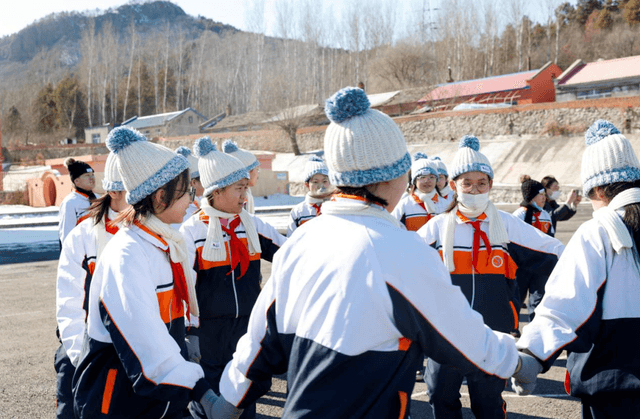 传递爱与温暖 ,Keep 为数千少年送上小手套