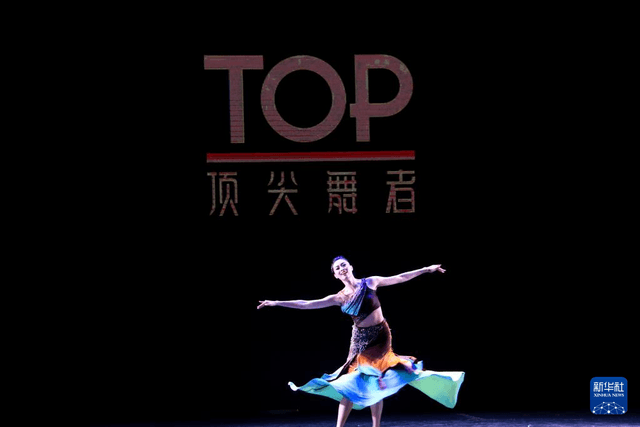 甘肃敦煌:顶尖舞者进校园