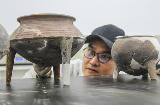 河南南阳:开展修复工作延续文物生命