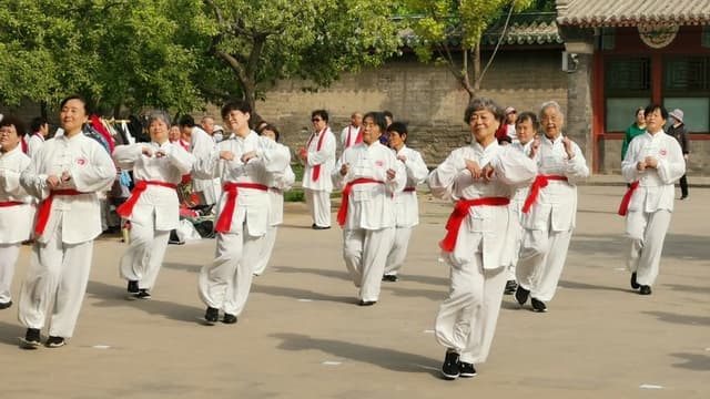 北京:市民体育活动丰富多彩 强身健体享受幸福生活