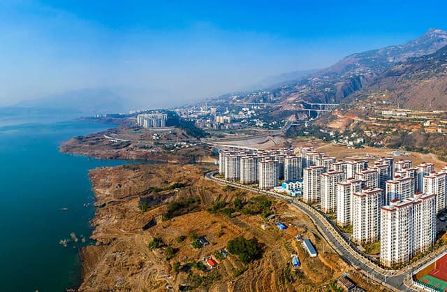 云南昭通:半边江水半边城 5万余名移民安居乐业