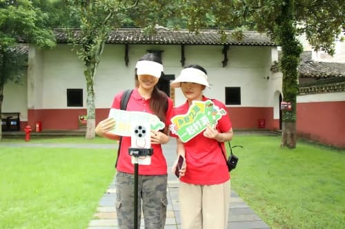 湘大学子化身“云端主播”，为文家市红添青春之翼