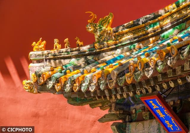 北京:初秋故宫景如画 游客如云画中游