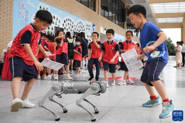 湖南长沙华夏实验学校：“科技大篷车”进校园