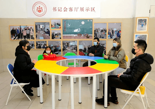 郭荣华:在职党员要为基层服务型党组织建设注入“活水”