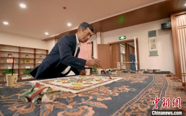 新疆英吉沙“模戳土印花布”：传统手艺记录生活之美