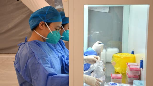 探访兰州硬气膜实验室:日核酸检测量最高可达八万管