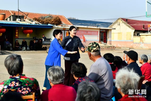 山东乳山:文艺轻骑兵 送戏给你听