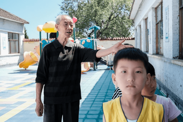 10年，这位老人“点亮”了山村孩子们暑假快乐时光