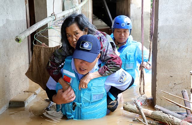 广西全州:抗洪抢险,他们冲在最前线