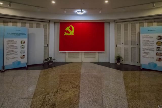 一幢楼,就是一个“竖起来的社区”——走进楼宇党建发轫地上海陆家嘴