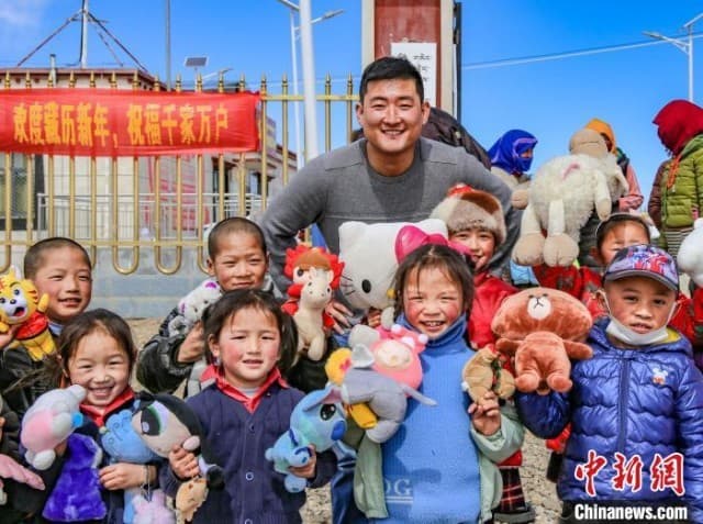 西藏那曲:8000余件/个爱心物资送到民众手中