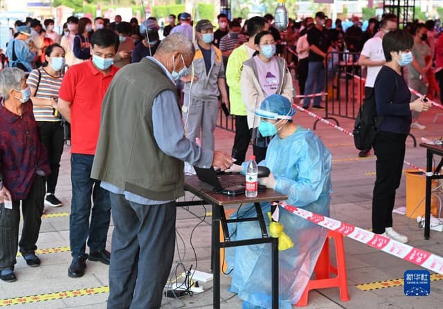 福建厦门:为市民开展免费核酸检测