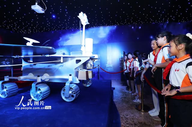 湖南衡阳:走进“祝融号”火星体验馆