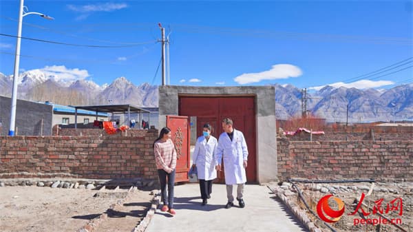 帕米尔高原:一沓票据背后的医保惠民实效