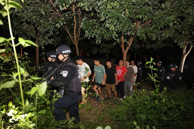 十个月抓获千名违法犯罪人员,这起跨国(边)境重特大偷渡案件告破