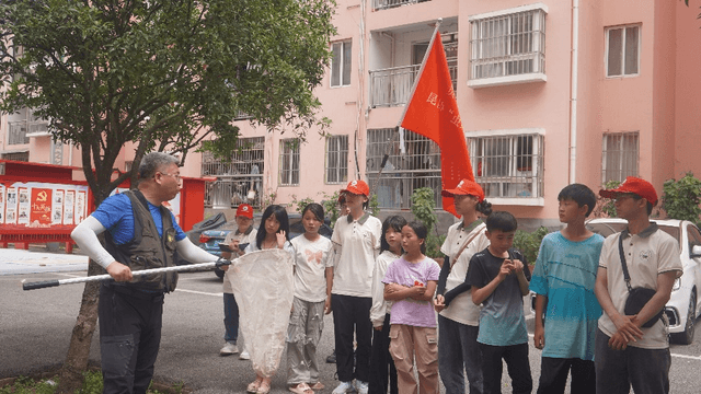 贵州大学“虫缘童行”服务队: 虫匣藏童心宇宙,黔山种青年答卷