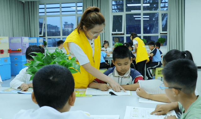 守护“夕阳红” 点亮“少年梦”——兰新社区扎实推进“一老一少”服务