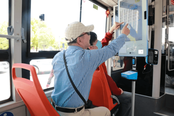 嘉兴一医院把门诊自助机搬上公交车:上车挂号、下车就诊