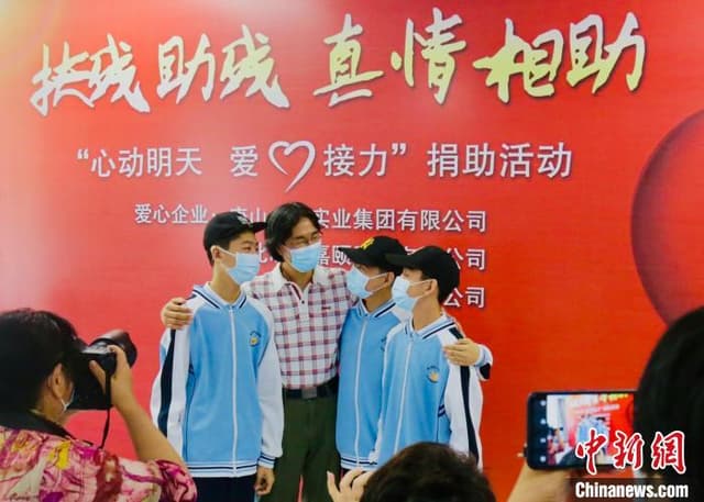 唐山耳聋三胞胎:新学期再获“新声”