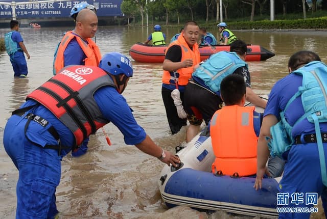 河南郑州:八方来援