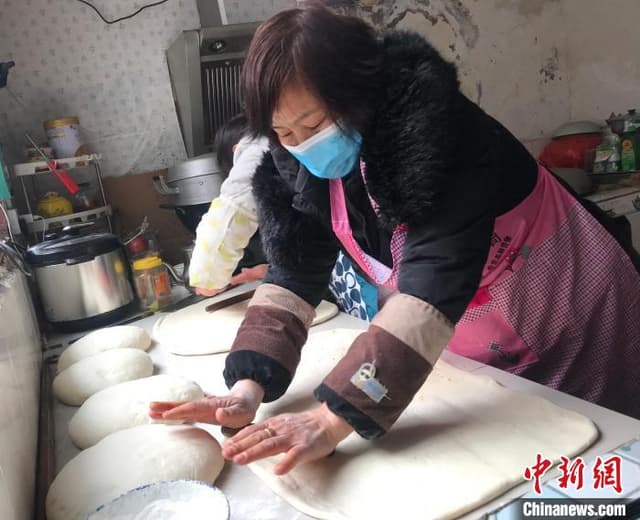 西安“战疫”进行时:全村动员连夜起灶火 送出13000个“爱心花卷