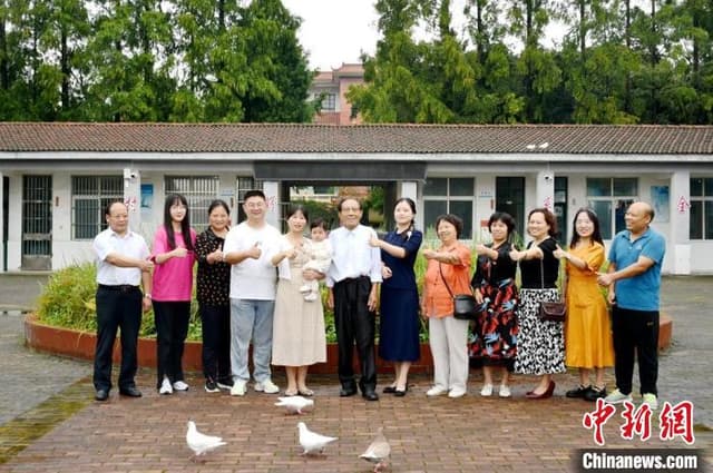 江苏睢宁教育世家痴迷环保教育 一家五代26人扎根乡村当老师