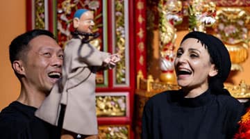 福建泉州:异国木偶遇上“布袋戏”