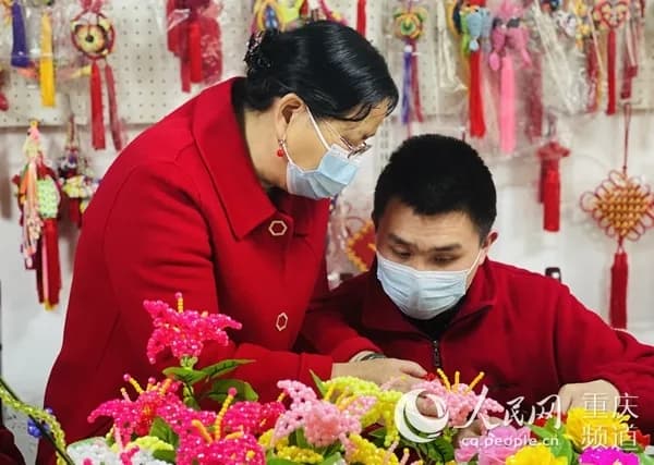 15年,她用一针一线带动残疾人串出“新世界”