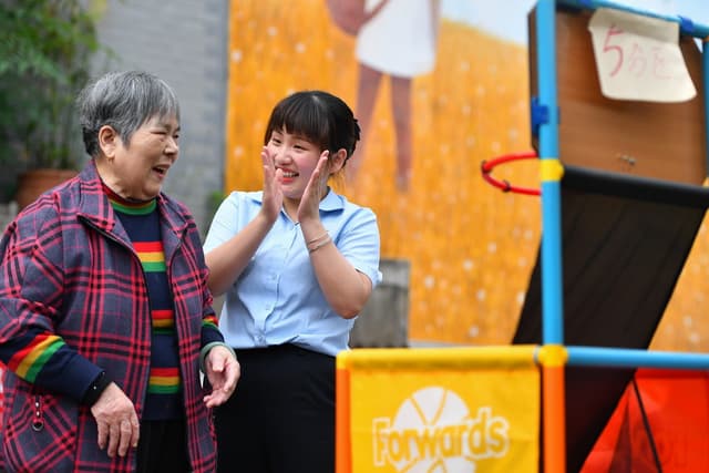 “90”后养老护理员:用青春守护“夕阳”