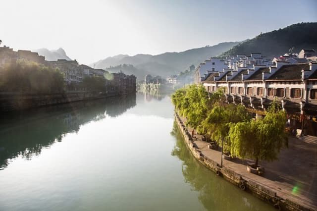 沿着总书记的足迹·贵州篇:努力开创百姓富生态美的新未来