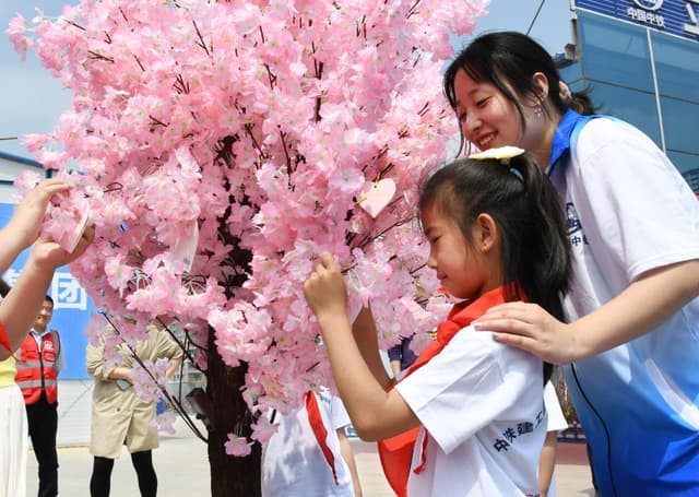 山东青岛：“益路童行”迎“六一”