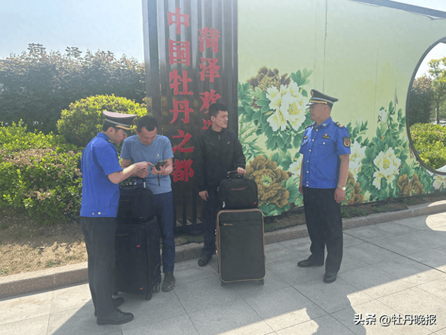 设置指引图,服务外地游客!菏泽城管这波操作获旅客点赞