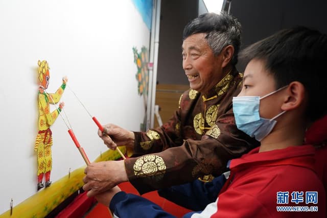 河北沙河:非遗皮影戏进校园