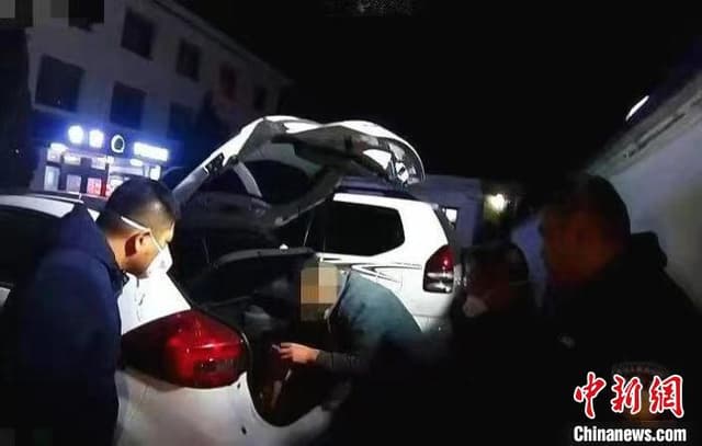 山西长治:男子深夜蒙面持刀扎破58条汽车轮胎被抓