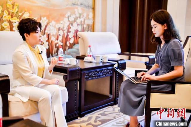 邓亚萍谈“慈孝”:球场是严师 回家是慈母