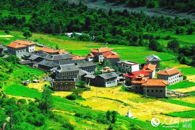 四川九龙:美丽川西秘境 怡人乡村风光