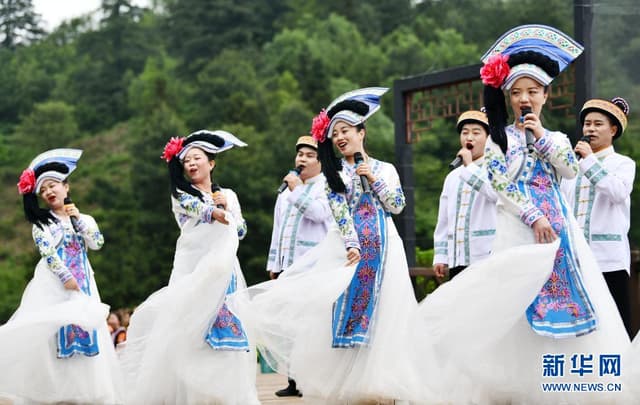 贵州龙里:欢庆“四月八”