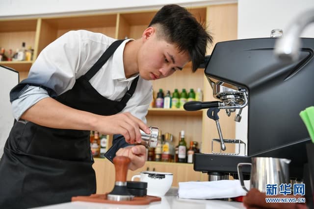 贵州龙里:赛职业技能 展教学成果