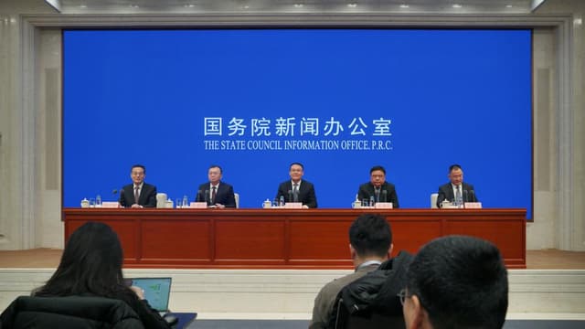 养老金能否按时足额发放?财政部:结余近6万亿元,能够保证