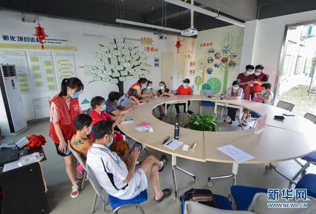 浙江慈溪:公益课堂帮助老年人共享智慧生活