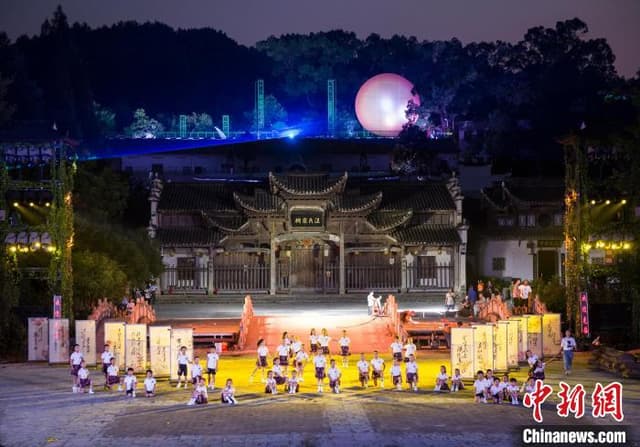 一个村两部剧 浙江山村如何“既富口袋又富脑袋”?