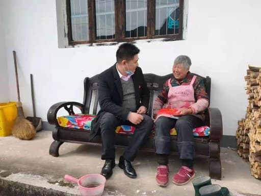 90后村(社区)书记百日履新记