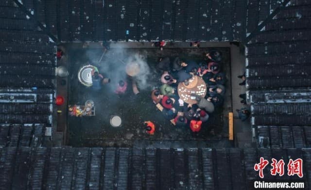 福建永春:寒冬里为山区老人送温暖