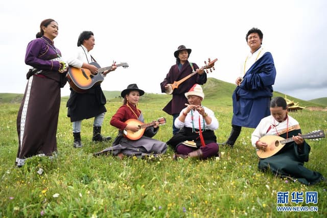 甘肃玛曲:夏日的草原“流行乐”