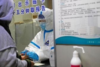 发热门诊就诊量攀升 医院该如何扛住疫情冲击?